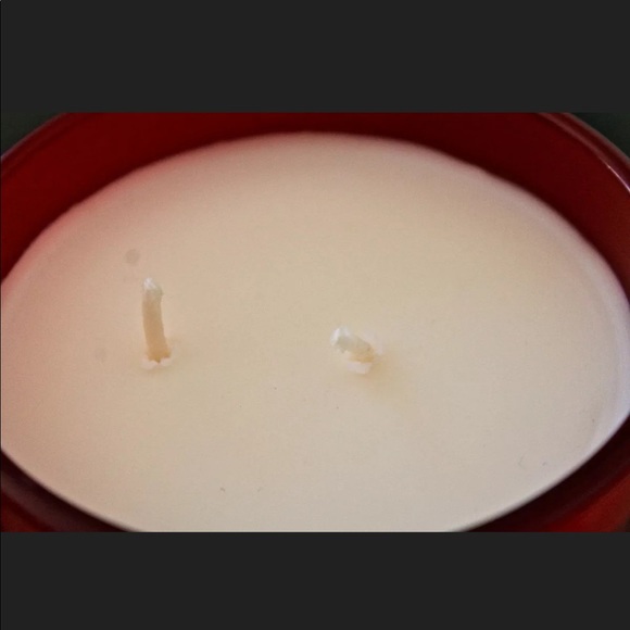 DW HOME CANDLE SPARKLING CRANBERRY 2 WICK 15.1 oz RICHLY SCENTED NEW - Picture 2 of 3